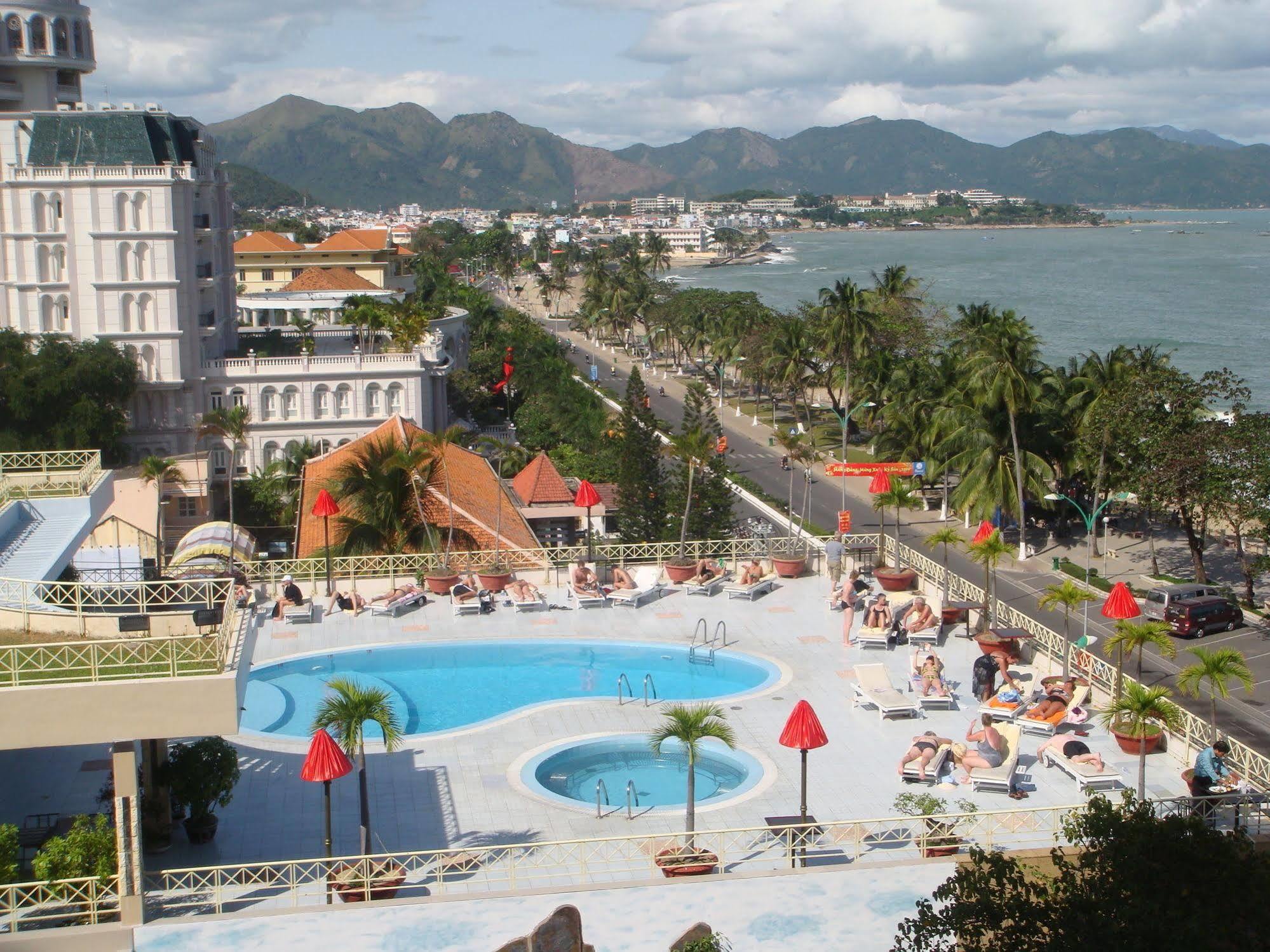 Yasaka Saigon Nha Trang Hotel & Spa Exterior photo